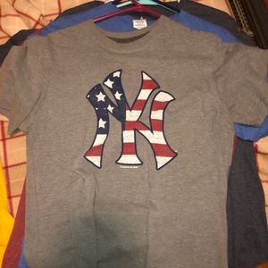 2 New York Yankees t shirts